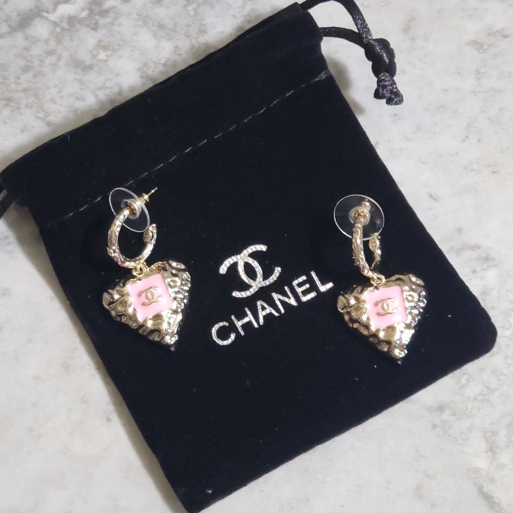 CHANEL Gold-Tone Pink Heart CC Drop Earrings✨️ - Picture 7 of 7